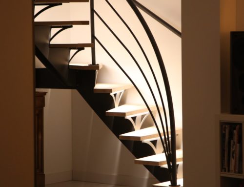 Escalier limon Acier, marches bois rétroéclairé Led