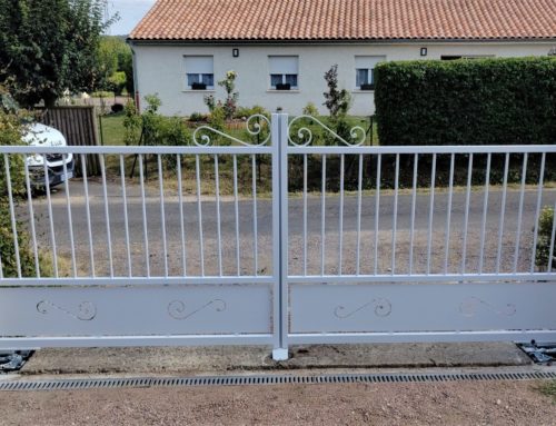 Portail acier avec motorisation enterrée